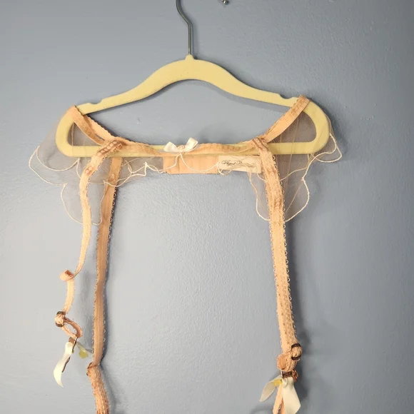 Agent Provocateur Lorna 3-piece Set in Sand - Picture 7 of 9